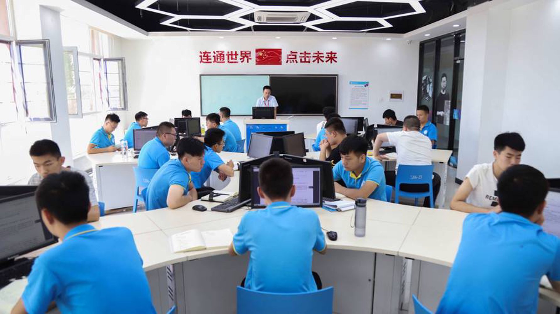 陨石地带网络科技
